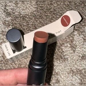 Lip Tint-Embrace ⭐️